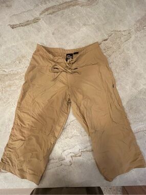 Lowe Alpine Women’s Hiking Capri Pants Size 8 Beige Outdoor Travel in NYLON